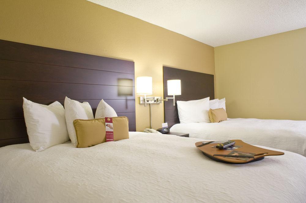 Hampton Inn סטארקוויל מראה חיצוני תמונה